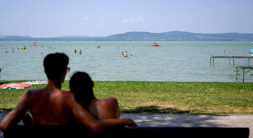 Az embereknek tele van a hócipője a lerobbant balatoni strandbüfékkel – Végre megnyílt az első VIP-cukrászda