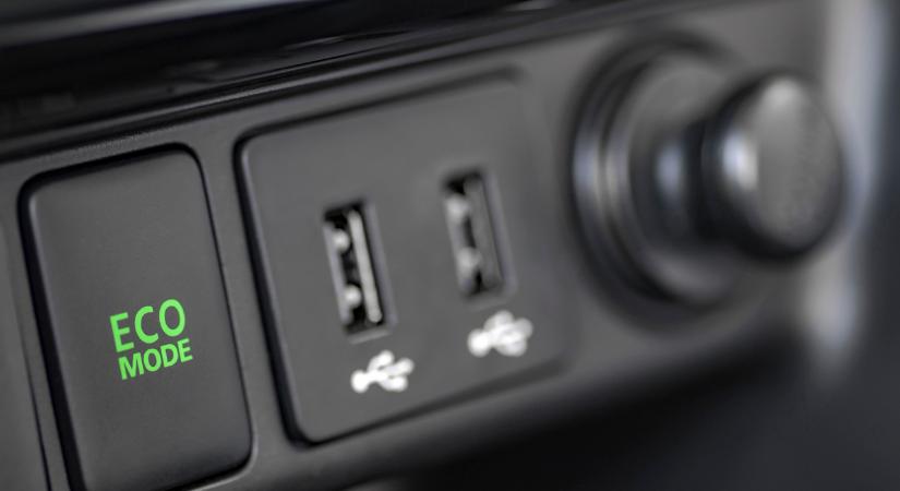 Ennyi mindenre jó az autó USB-csatlakozója: kevésbé ismert, de hasznos funkciókra képes