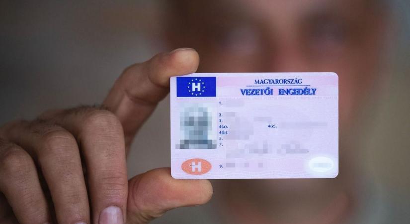 Lecserélik az összes jogosítványt, mutatjuk, mikor