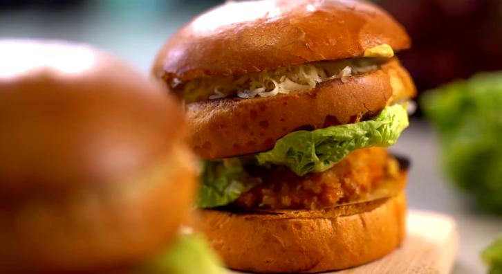 Házi hamburger: húsos és húsmentes változatban