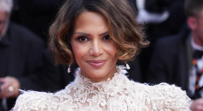 Ez a nappali sosem megy ki a divatból – Halle Berry bravúros megoldása