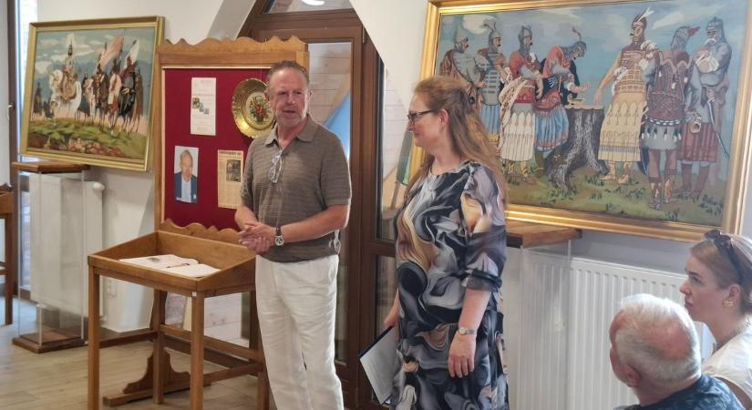 Káprázatos zsáner- és tájkép, szakrális jelenet kel életre