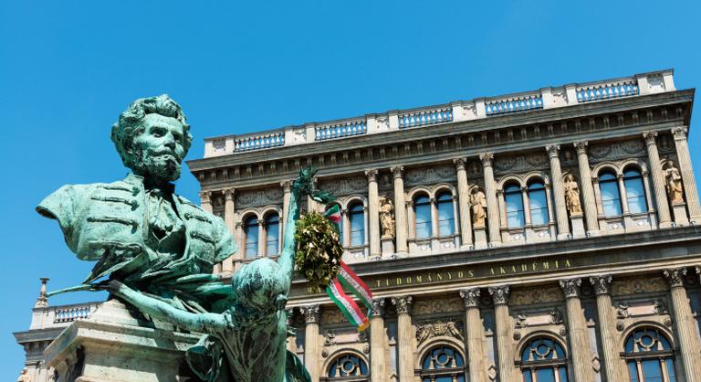 Közlés, hatás, minősítés – Mi a tudományos érték mércéje?