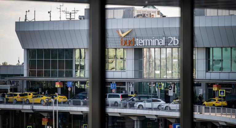 Kiadta a figyelmeztetést a reptér: erre figyeljen minden utas