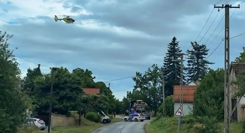 Nagyon durva baleset, mentőhelikopter is érkezett