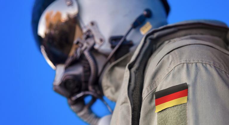 Kína célba vett egy német repülőgépet, áll a bál Berlinben