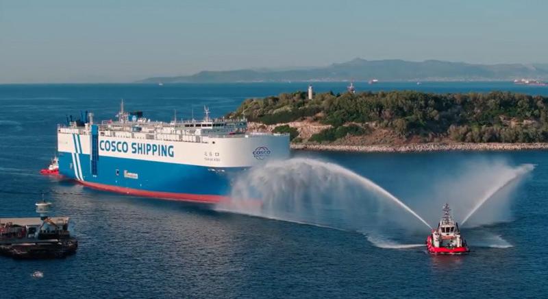 Befutott Európába a világ legnagyobb nap- és LNG-üzemű teherhajója
