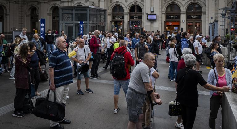„Két órát késik a vonatom, ma írtam Lázár Jánosnak”