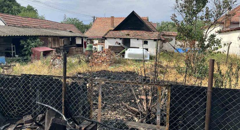 Hősiesen küzdöttek a lángokkal – Szabadnapos rendőr és fegyveres őr oltotta el a tüzet Orosházán