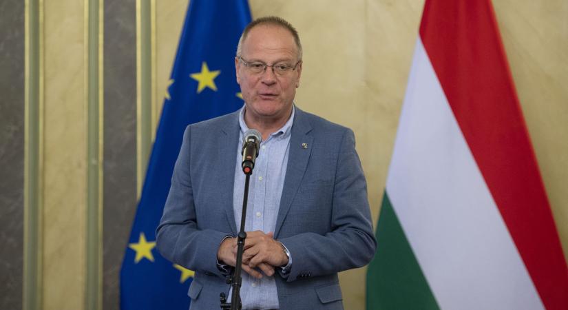 Navracsics Tibor: A kormányzat mindent megtesz azért, hogy az önkormányzatok kiszámítható fejlesztési pályán haladjanak