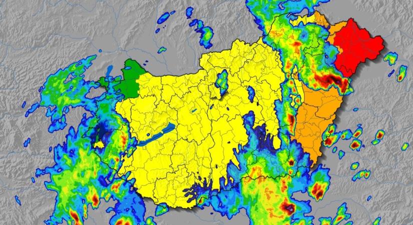 Kiadták a piros riasztást, Debrecenben 111 kilométer per órás szelet mértek