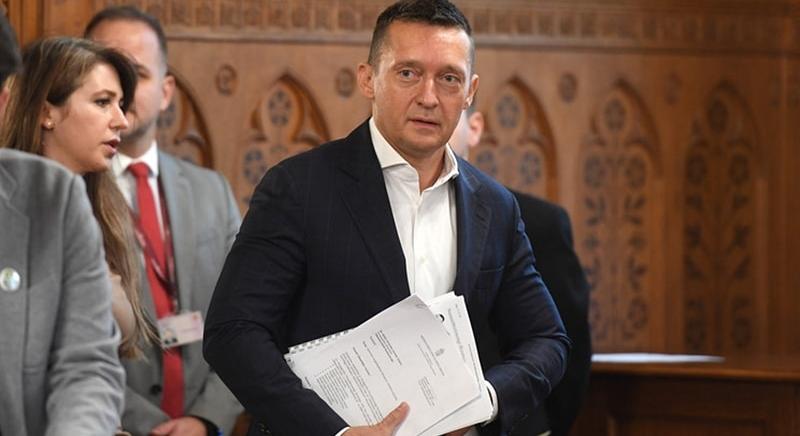 Magyar Péter közzétette Rogán Antal választási mestertervét – a kormány szerint kamuzik
