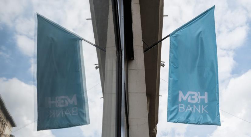 Az MBH Banknál duplán vonták le egyes bankkártyás tranzakciók összegét – dolgoznak a korrekción