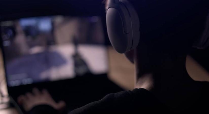 Élő adásban lett öngyilkos egy 18 éves fiú: Chatszobából közvetítette végig