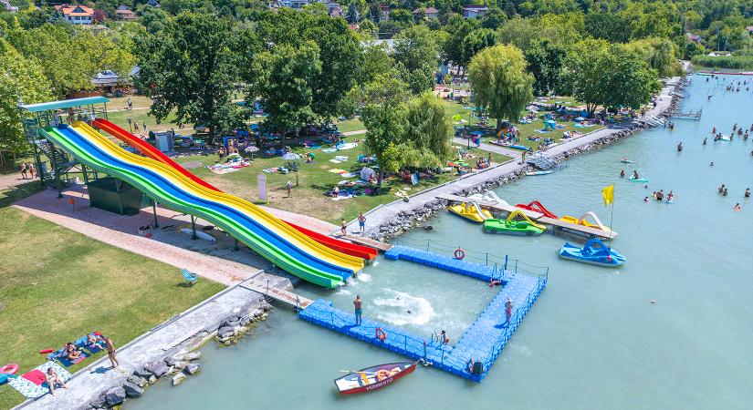 Fövenystrand, a Balaton északi partjának egyik legjobban felszerelt strandja