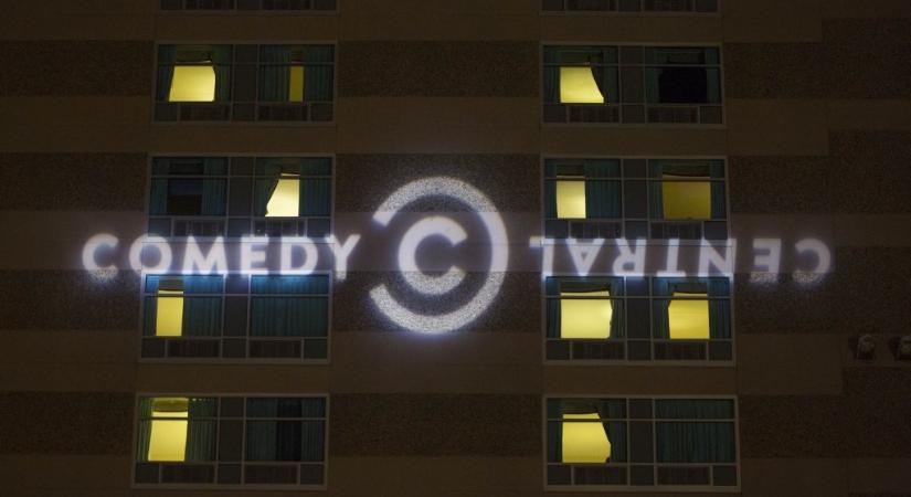 Egyszerre szűnhet meg nyolc tévécsatorna, köztük a magyar Comedy Central