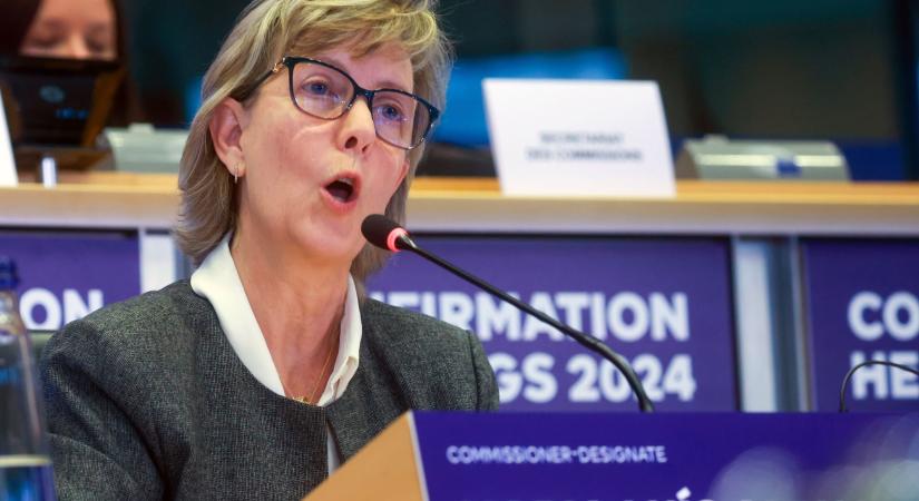 Az uniós biztos a független média támogatásáról beszélt, Dömötör Csaba az EP által fű alatt támogatott liberális és baloldali sajtó megerősítésével vágott vissza