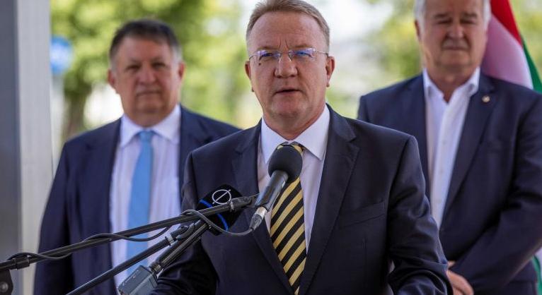 Havi félmillióért szakért a szegedi egyetemnek az MNB-alapítványt otthagyó fideszes frakcióvezetőt