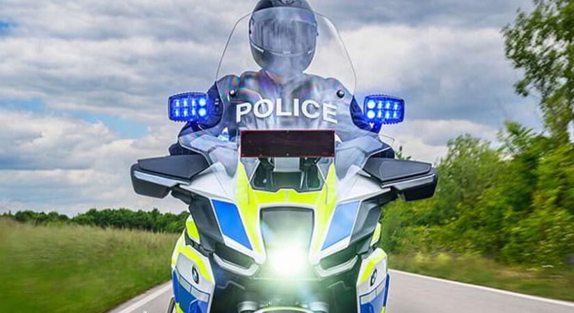 Ezentúl őt látod majd a visszapillantóban - Elkészült az R 1300 RT rendőrmotor változata