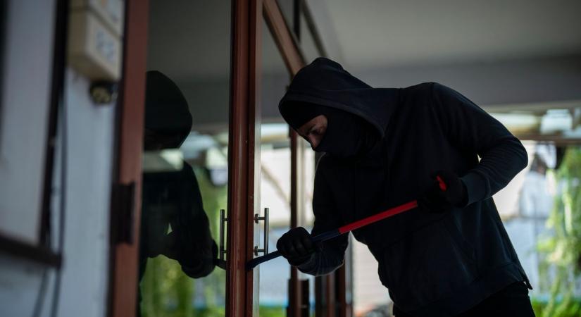 Elhagyta a rendőrségi idézését a tolvaj, gyorsan elkapták a lopott cipővel