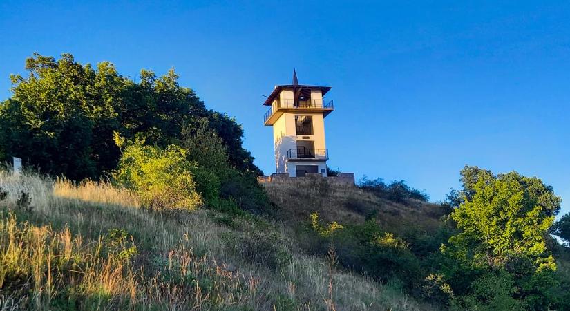 A putnoki Mátyás király-kilátó, ahonnan akár a Tátráig is elláthatsz