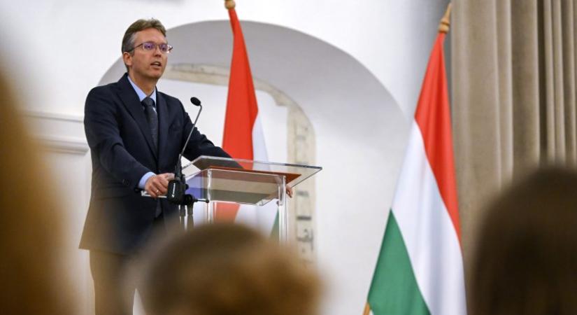 A magyar kultúra feladata ma a háborgó tengeren a normalitás szigetének maradni