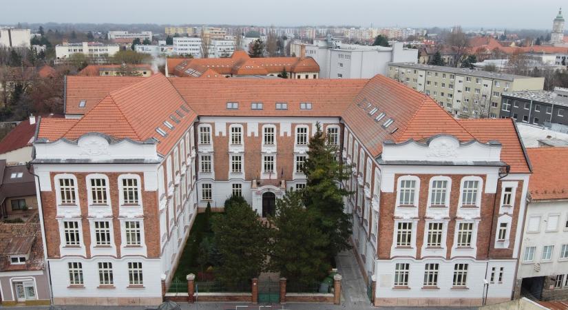 A Selye János Gimnáziumban folytatódik a Tigra Ösztöndíjprogram