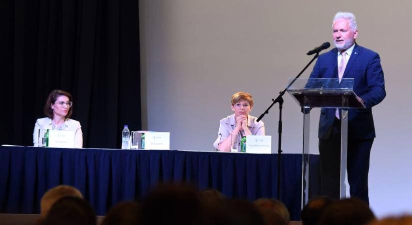 Megnyílt a 28. Kárpát-medencei Nyári Egyetem és Határon Túli Intézmények Fóruma az ELTE-n