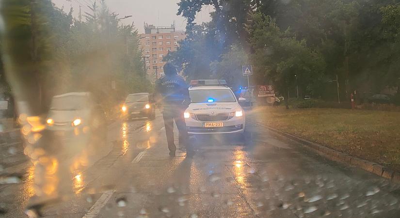 Baleset történt a Lencsési úton – rendőrök irányítják a forgalmat