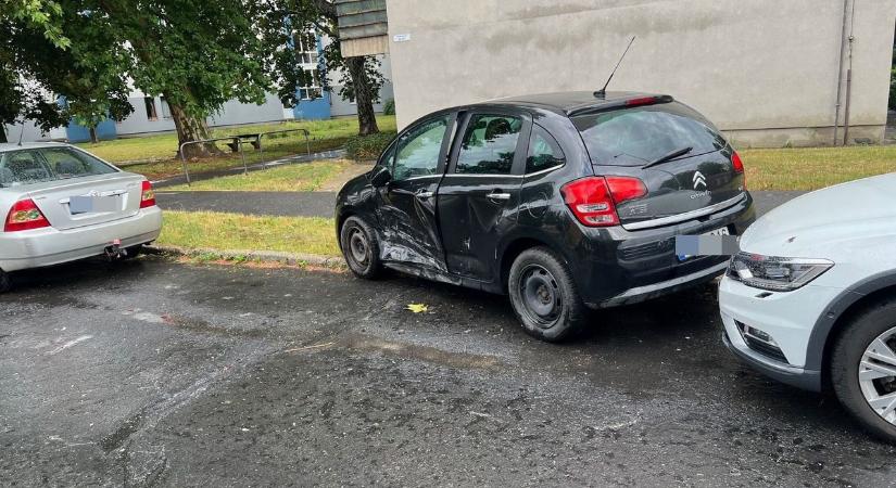 Totálkárosra törtek egy parkoló autót Szombathelyen - szemtanúkat keresnek, mert a tettes eltűnt