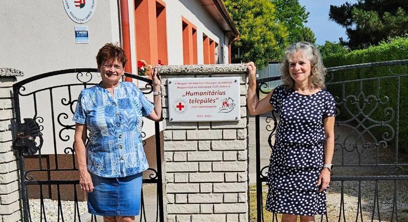 Márványtáblát kapott az elismerés jeléül Nagyszentjános