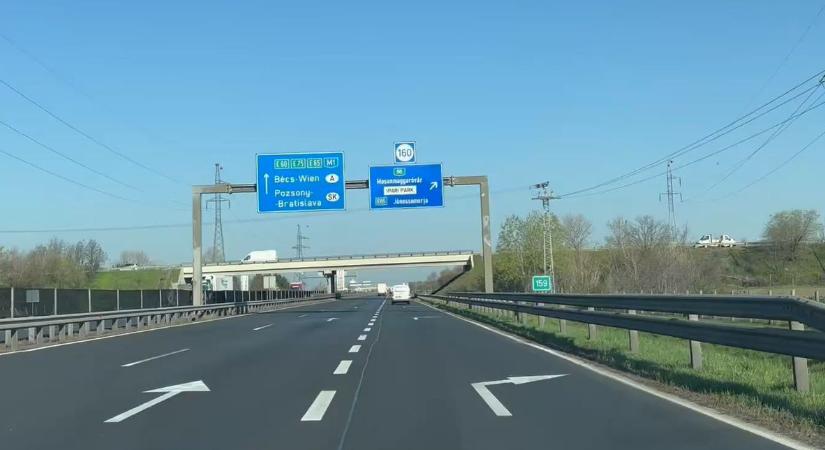 Négyen meghaltak az M1-esen egy karambolban