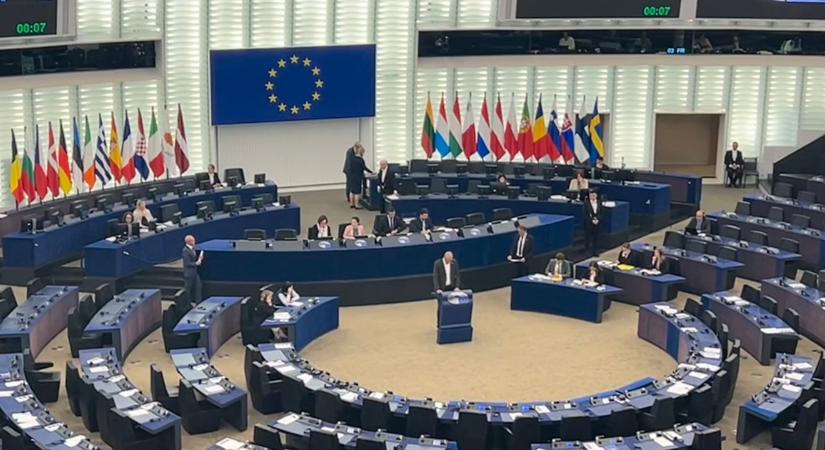 Brüsszeli cenzúra vagy védelem? – Strasbourgban csapott össze a TISZA és a Fidesz képviselője - A helyszínről jelentjük