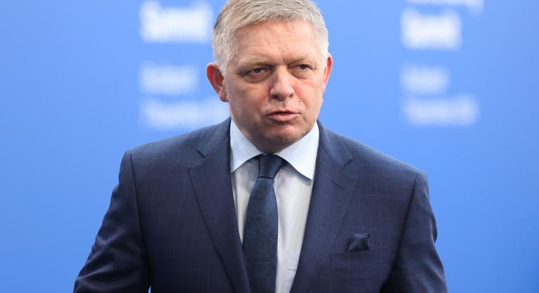 Megkezdődött a férfi büntetőpere, aki merényletet követett el Robert Fico ellen
