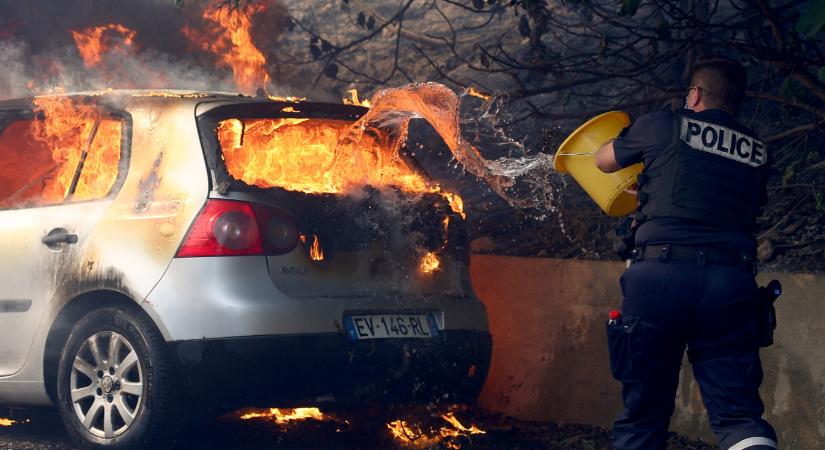 Erdőtüzekkel küzd Dél-Franciaország