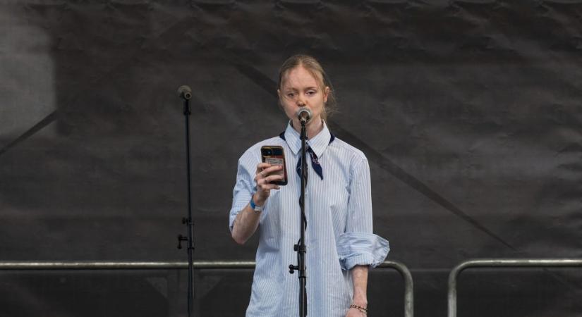 Lemondott törvényszéki bíró képviseli Pankotai Lilit, akit a Pride-on való részvételért jelentettek fel