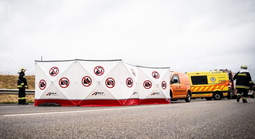 Molinóval takarták el a tragikus balesetet az M1-esen