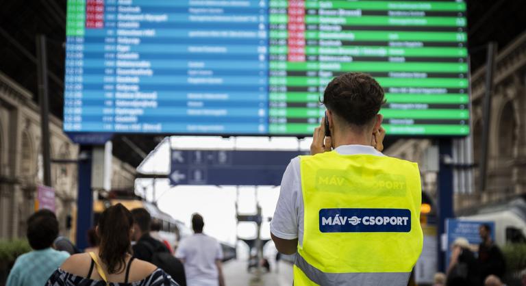 Elesett a vasútforgalom az ország keleti részén