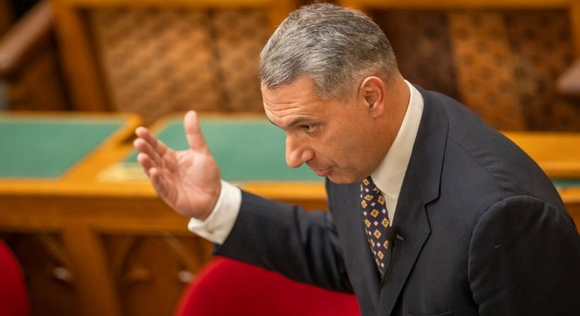 Lázár János: Belecsapott a villám egy MÁV-os dolgozóba