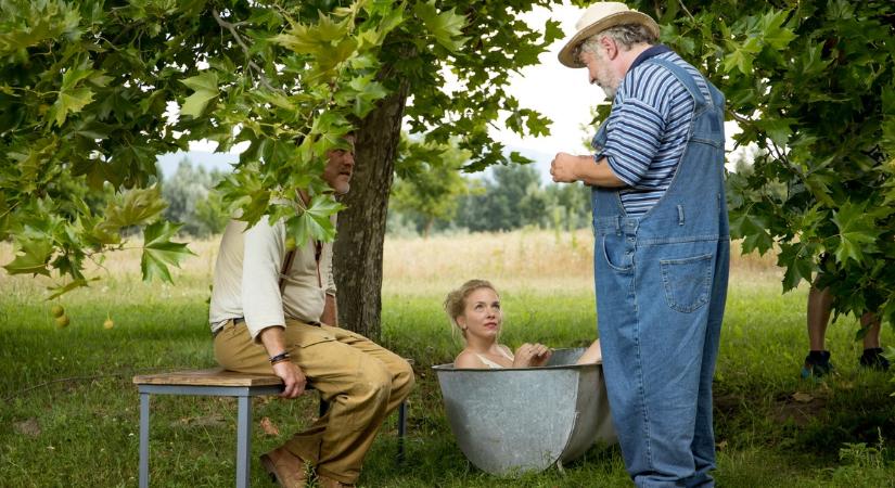 Indiában díjat nyert, számos nemzetközi fesztivál figyelt fel Fazekas Péter filmjére – Ezért imádják a Ványa bácsi –Buborékkeringőt
