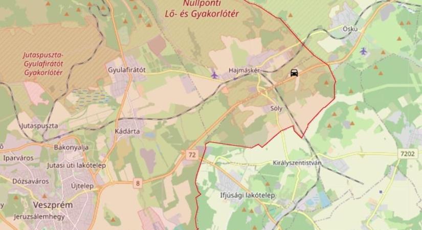 Szalagkorlátnak csapódott egy autó Sólynál