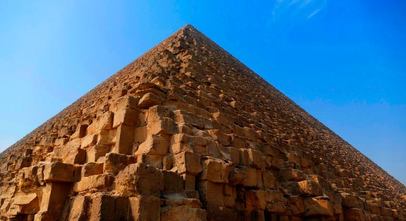 Előkerült az ősi egyiptomiak elrejtett égi járműve, 4600 éve ásták el a homokban a piramisok mellett