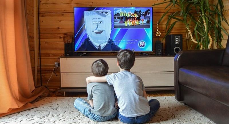 Így loptak meg egy híres tévét – Két embert tartóztattak le egy Sky-t lopó illegális streaming szolgáltatás miatt Londonban