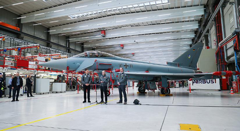 Összevesztek a franciák és a németek, veszélyben Európa védelme