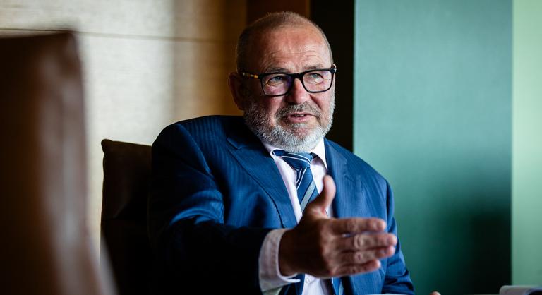 Ezért kellett Rogán Antalnak és Gulyás Gergelynek feladatokat átadnia a kormányban
