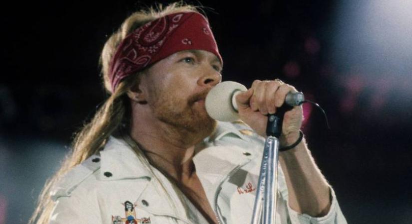 A Guns N’ Roses sármos énekese ma: a 63 éves Axl Rose-ra rá sem lehet ismerni