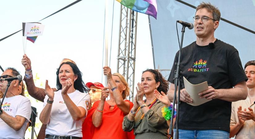Újabb fővárosi bukta: az új villamosok nem férnek fel a hídra és a rakparti viaduktra