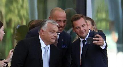 Orbán Viktor személyesen tájékozódott a haváriaközpontban és onnan üzent a magyaroknak: vigyázzunk egymásra!