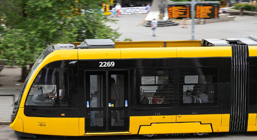 Bajban a főváros: villamos van, pálya nincs