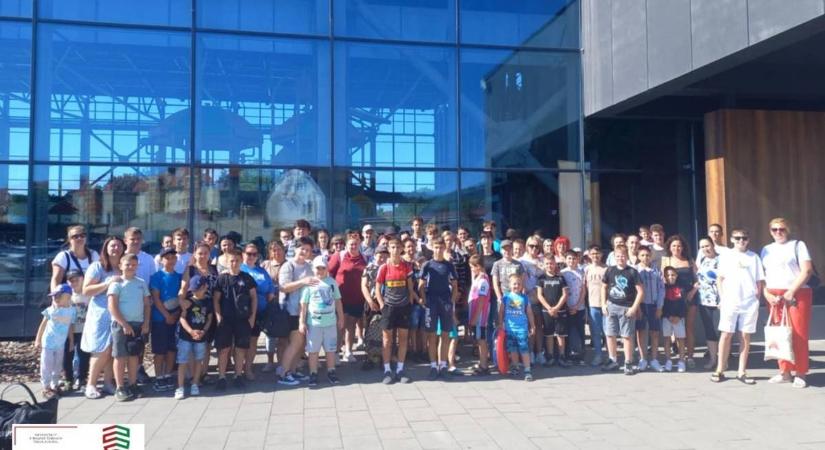 Anya-fiai program Munkácson a KMNE szervezésében